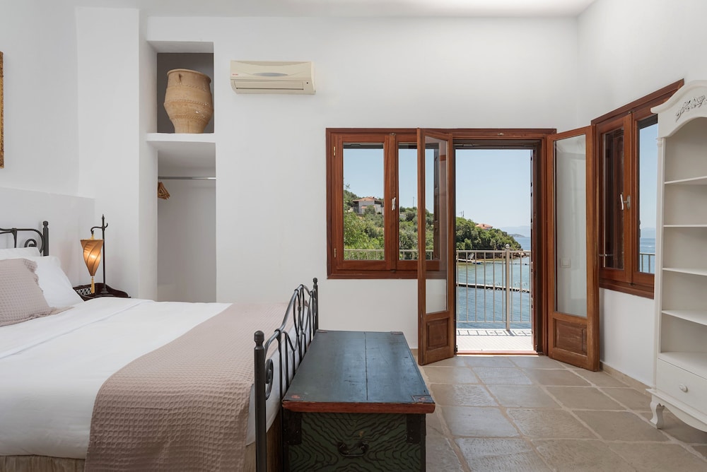 Porto Castello Villas