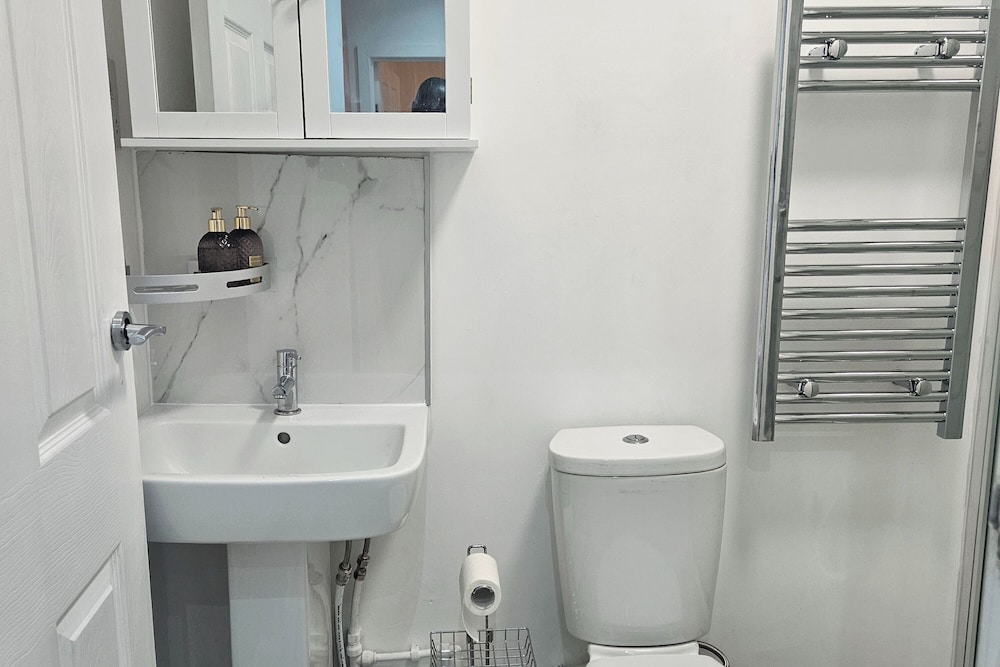 Modern 2-bedroom Apartment, Near Central London