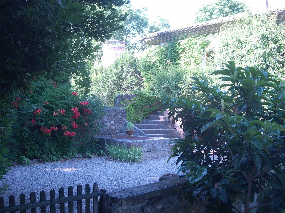 Domaine de Lamartine chambres d'hotes view 2