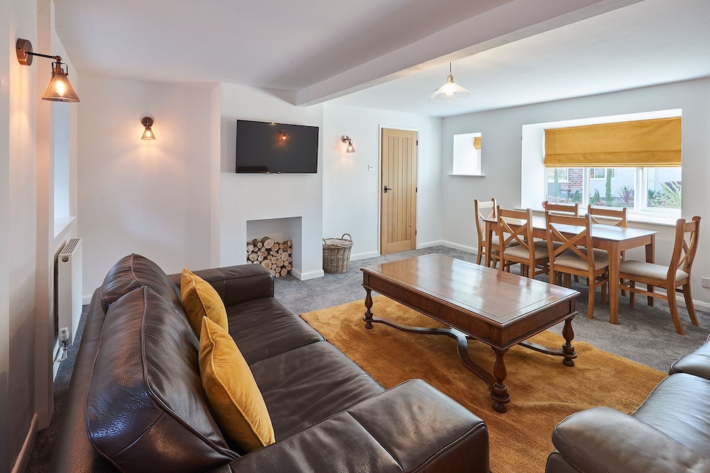 Host Stay Low Barn Cottage