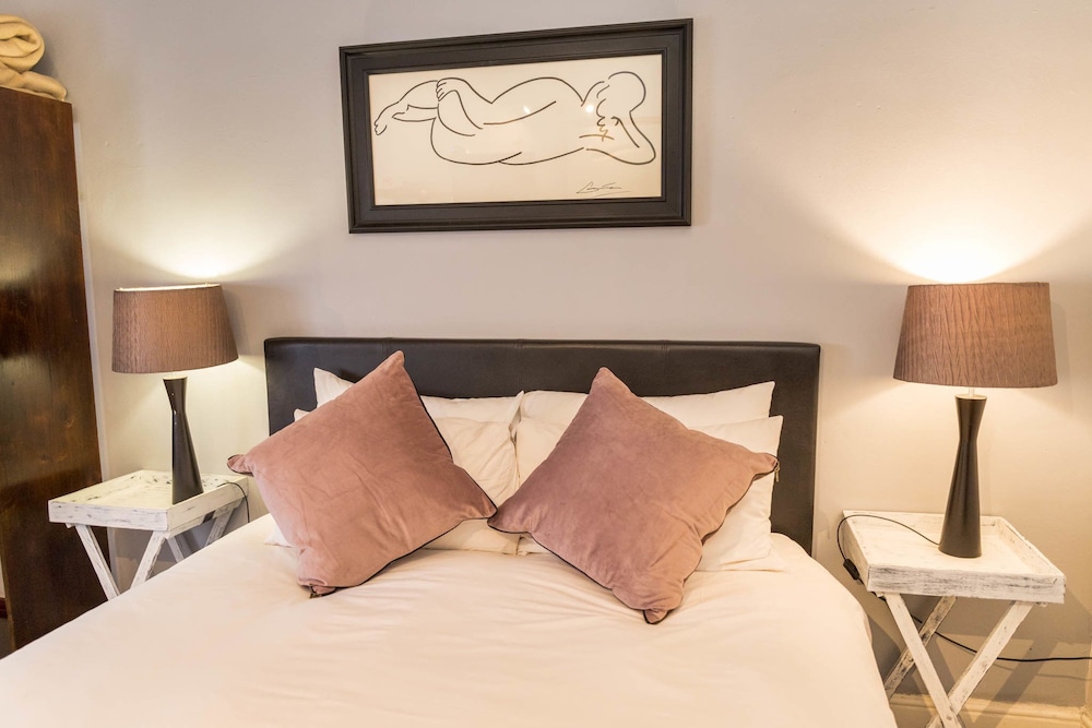 Four Oaks Guesthouse
