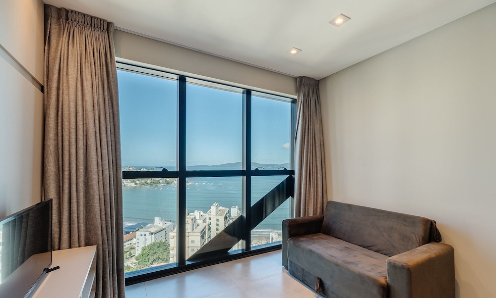 MHF II Apts Variados em Prédio com Vista para o Mar em Itapema