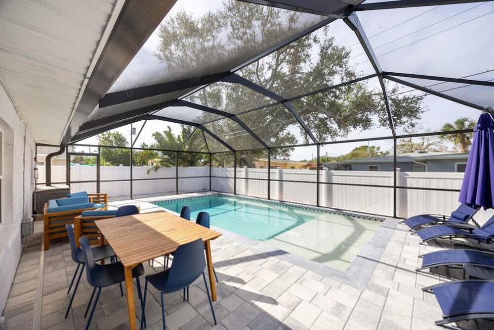 Fun Family-friendly Largo Home Heated Pool