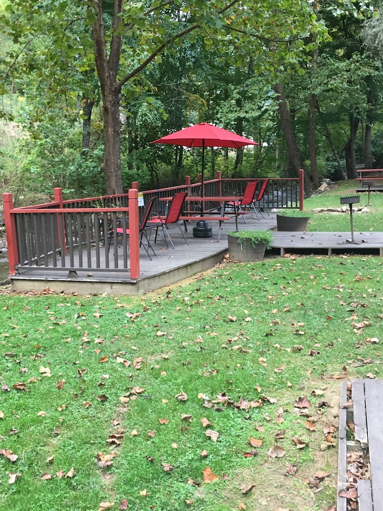Smoky View Cottages & RV Resorts