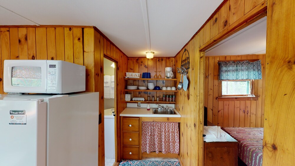 Lakeview House & Cottages
