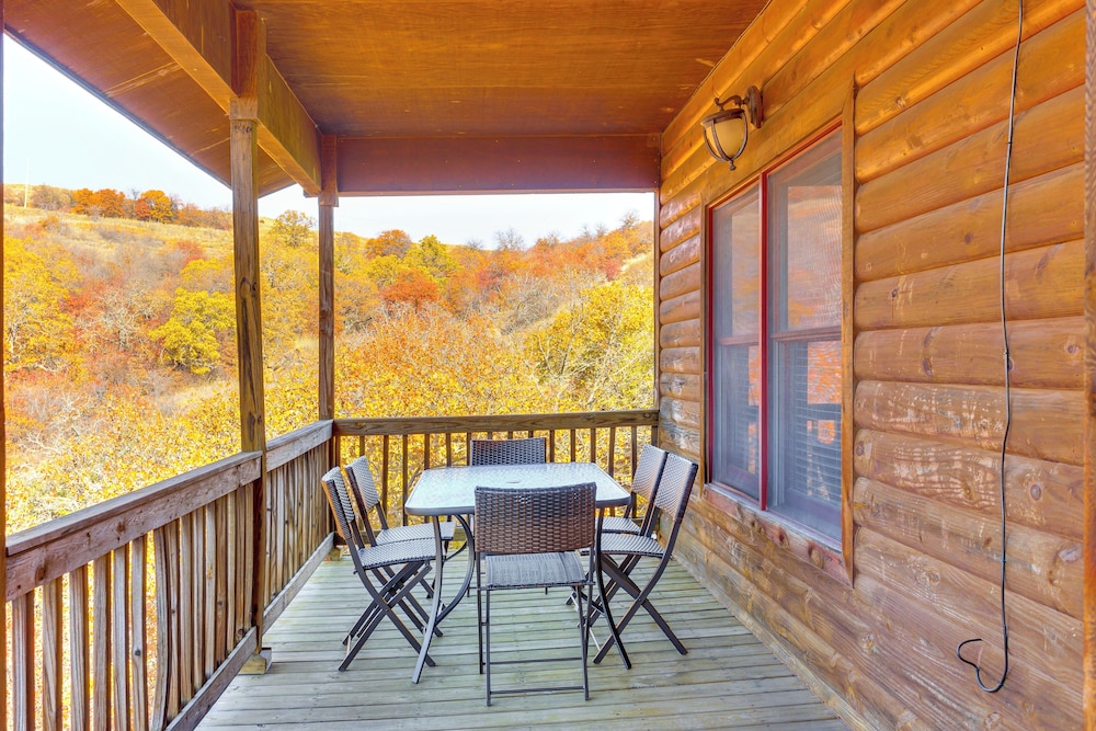 Spacious Cabin w/ Views, Near Lake Lawtonka!