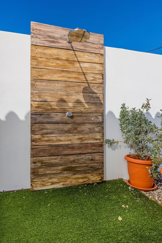 Remodeled 3br2ba Cozy Central Private Pool