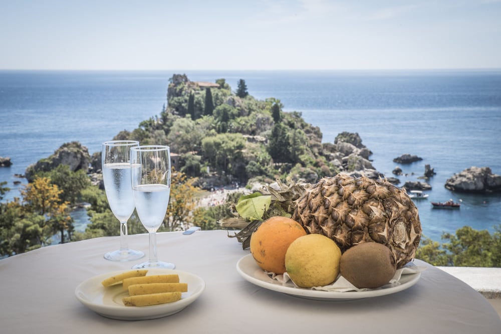 Hotel Isola Bella - Image 1