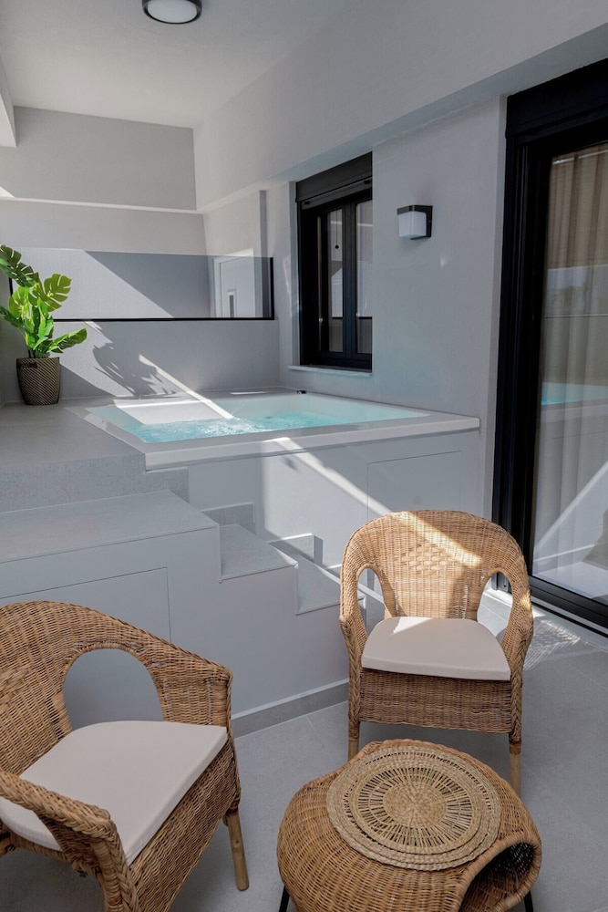 G B Urban Spa by Cretanhouses