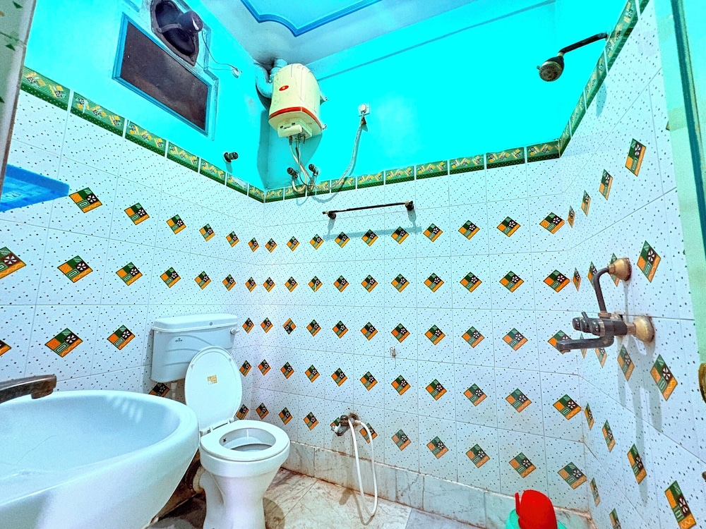 Binapani Hotel & Restaurant Tarapith