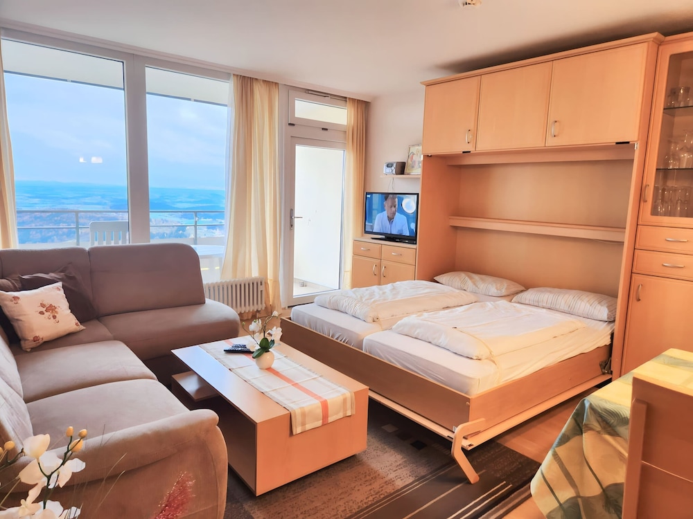 Sunny Apartment With Pool