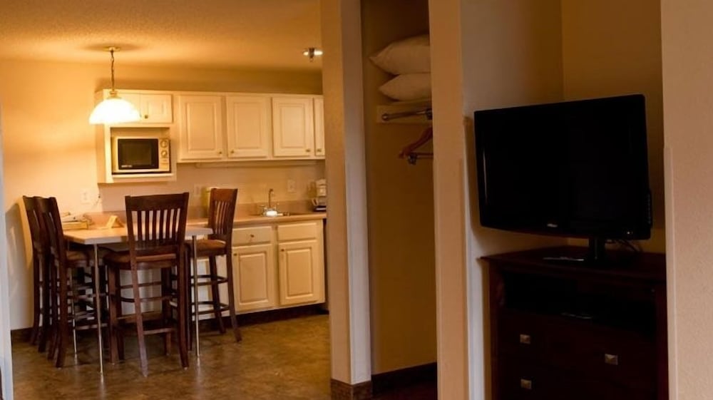 Fayetteville Vacations - Landmark Inn Fort Liberty - Property Image 11