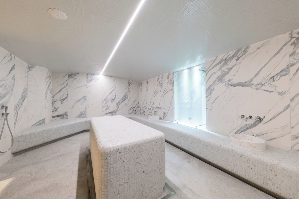 Woodside Apartment 218