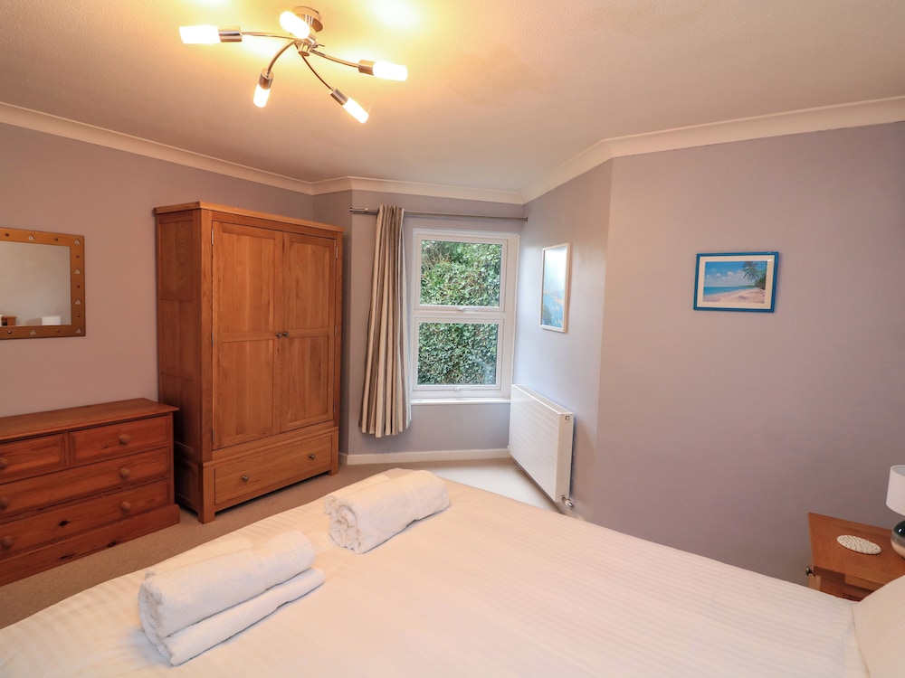 3 Hamstone Court