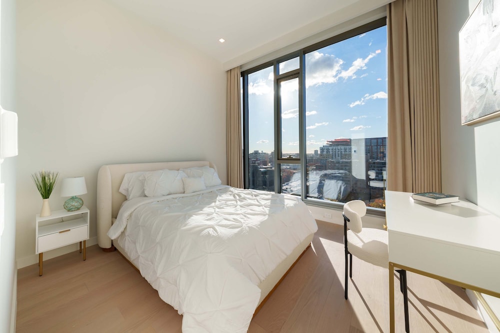 New Luxury Penthouse w Pool Gym in Flushing