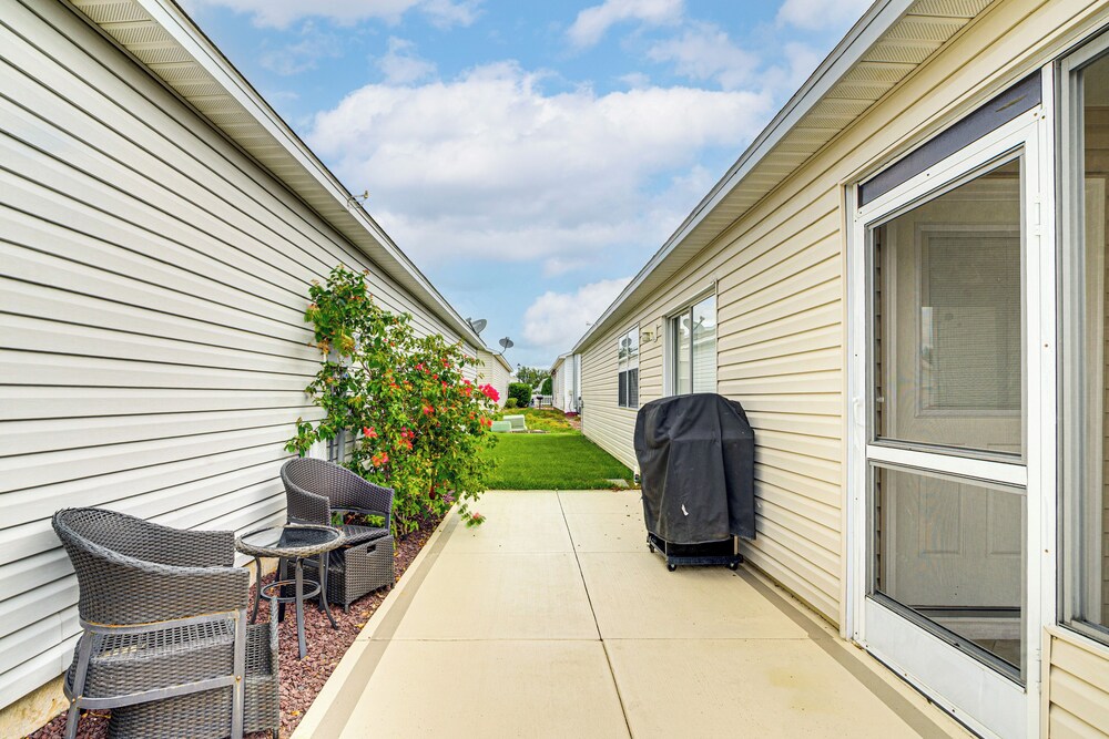 6 Mi to Lake Sumter Landing: Home w/ Perks!