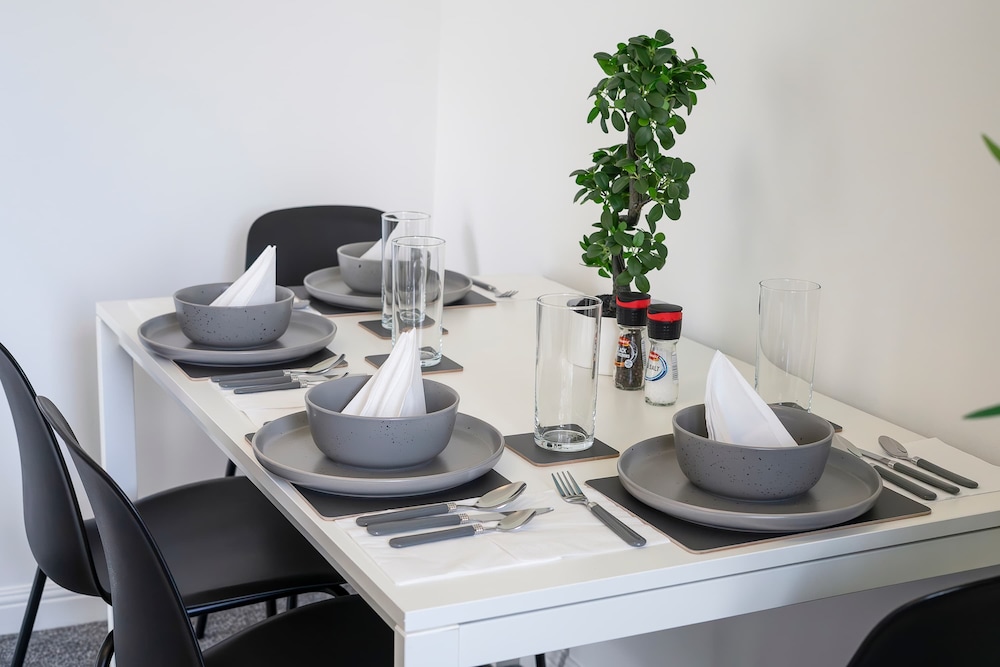 Free Parking - 2 Bedroom Flat