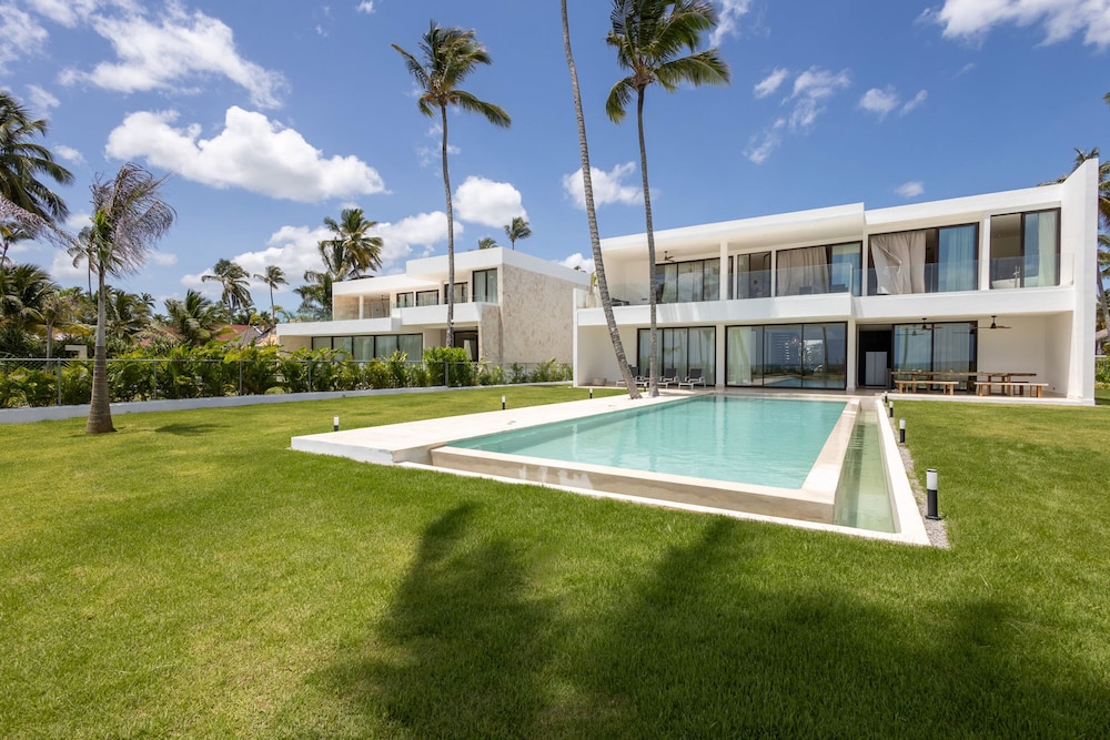 A Tale of Luxury Serenity and Oceanfront Bliss