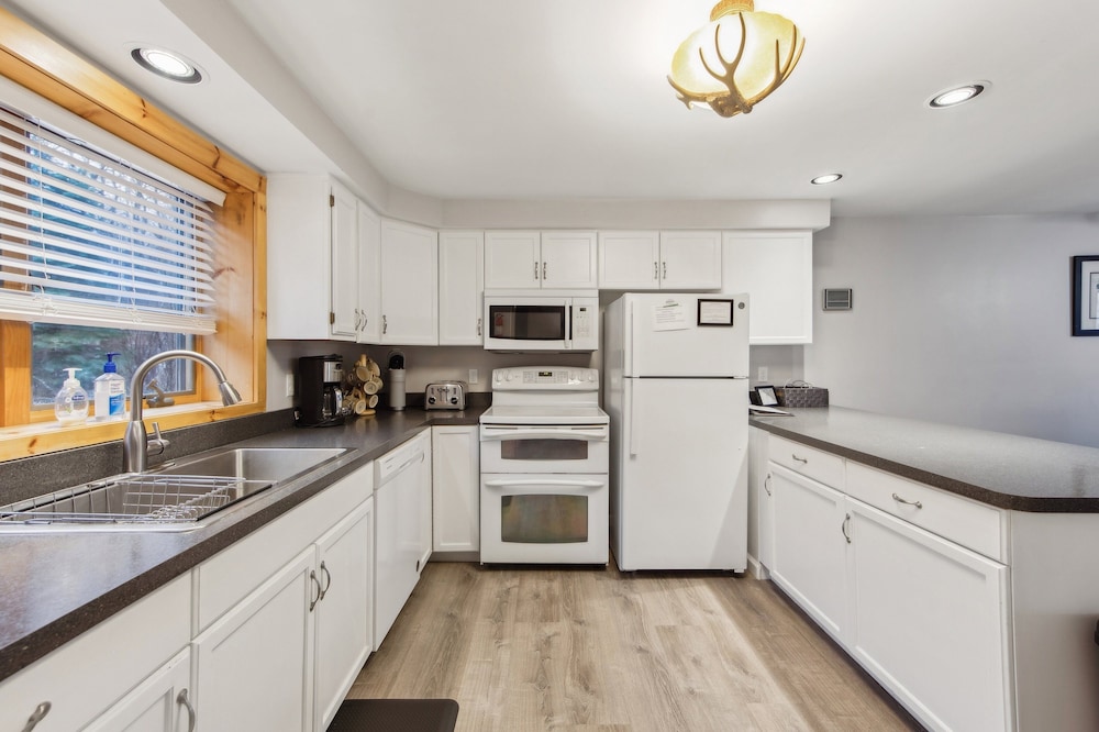 Tannery 64h - Family Retreat With Modern Comforts 3 Bedroom Townhouse by The Summit at Gore Mountain