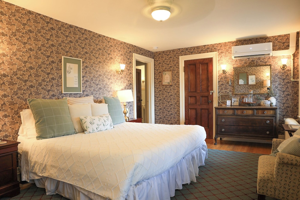 Stone Chalet B&B Inn and Event Center