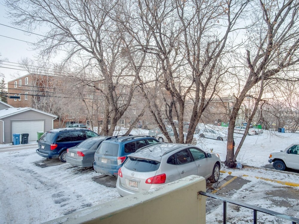 Gorgeous 2Br Condo w Parking Patio Coffee