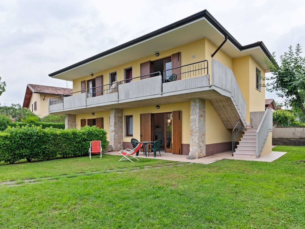 Spacious Apartment With Garden view 2