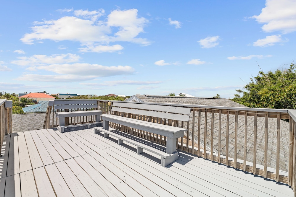 4BR Beach House Spacious Steps From Sand