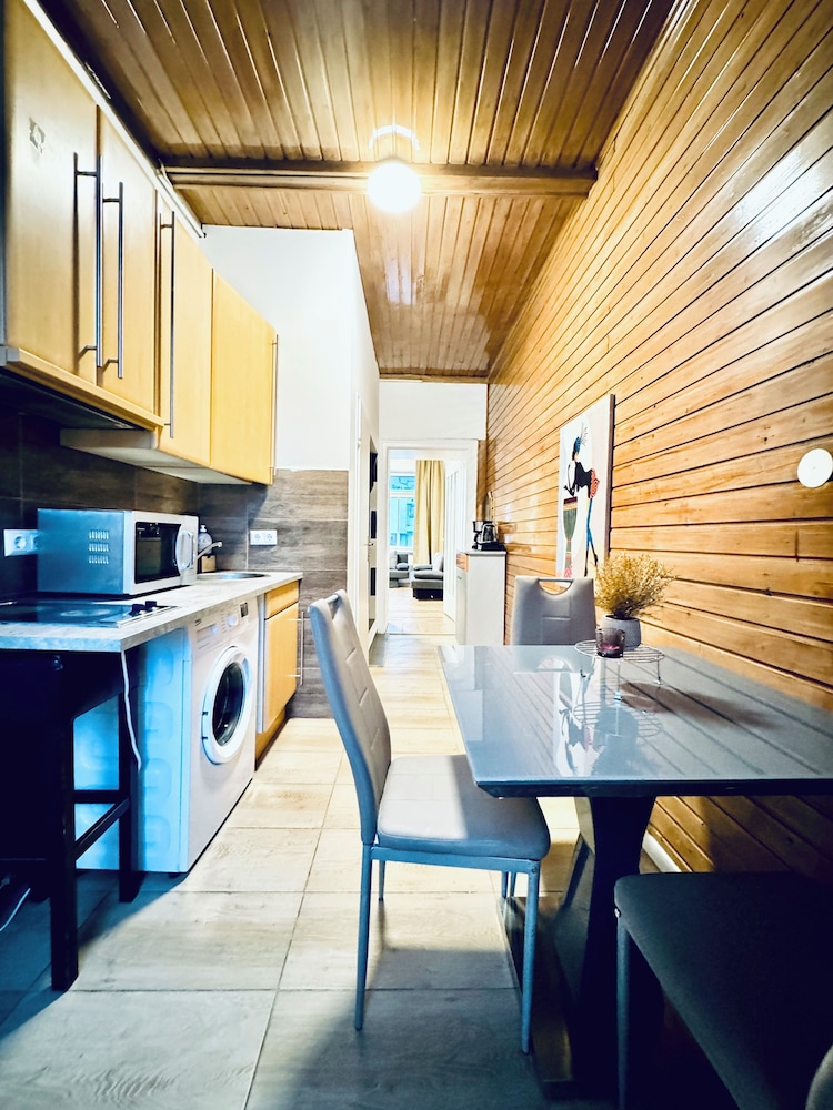 Comfy Studio Apt Near FAC Platz