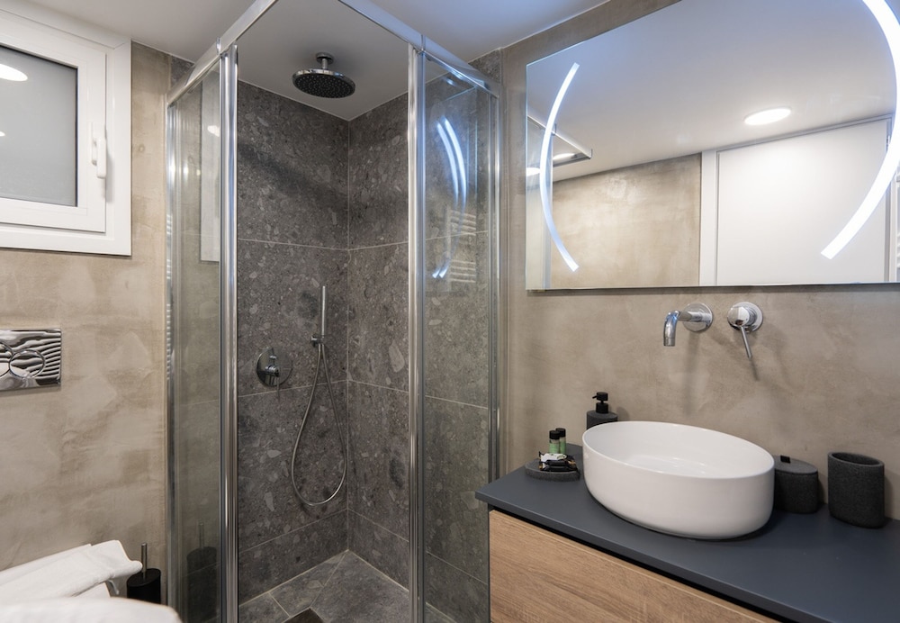 LIV - Comfortable Stylish Escape in Pagrati