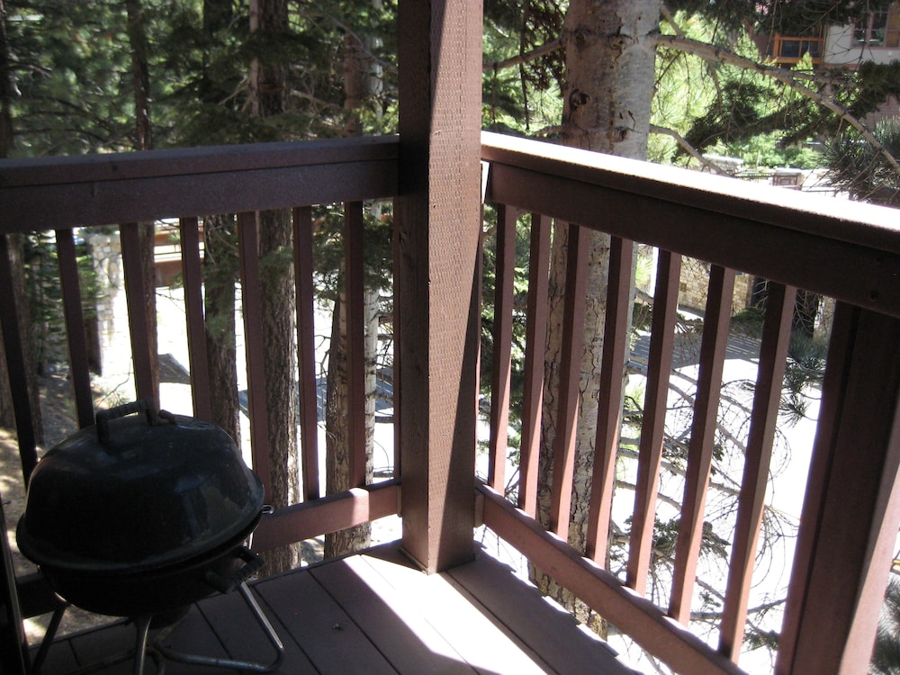 Val d'Isere by Mammoth Reservation Bureau