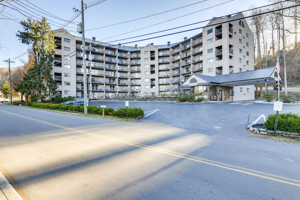 Downtown Gatlinburg Condo w/ Community Pool! view 3