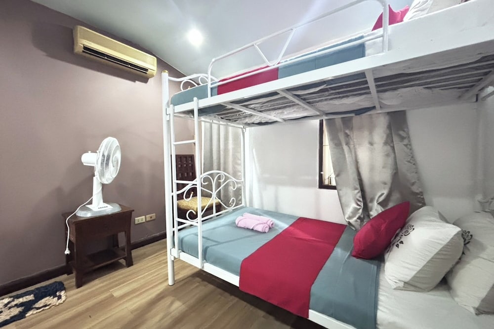 Sunshiny-BB Hostel near Punnavithi BTS station
