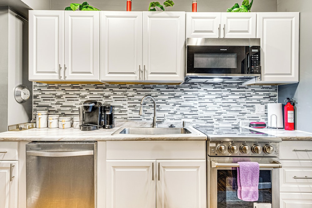 4 Mi to Dtwn Indianapolis: Quiet Apartment w/ Yard