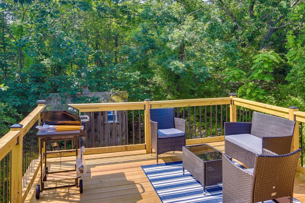 Fairhaven Harbor-front Gem - Steps From the Water!