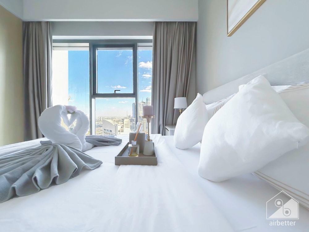 Luxurious Burj Royale One-bedroom & City Views