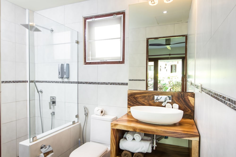 Idyllic Samui Beach Villa Resort