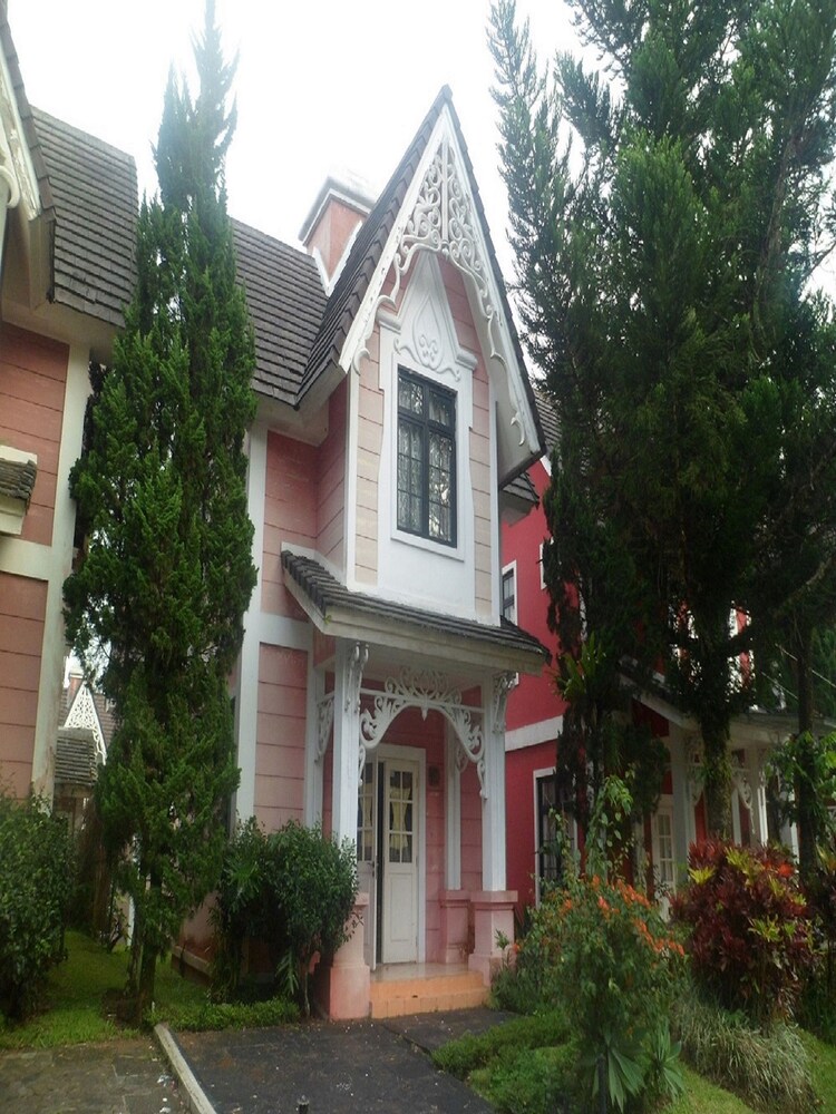 Villa Kota Bunga Tulip
