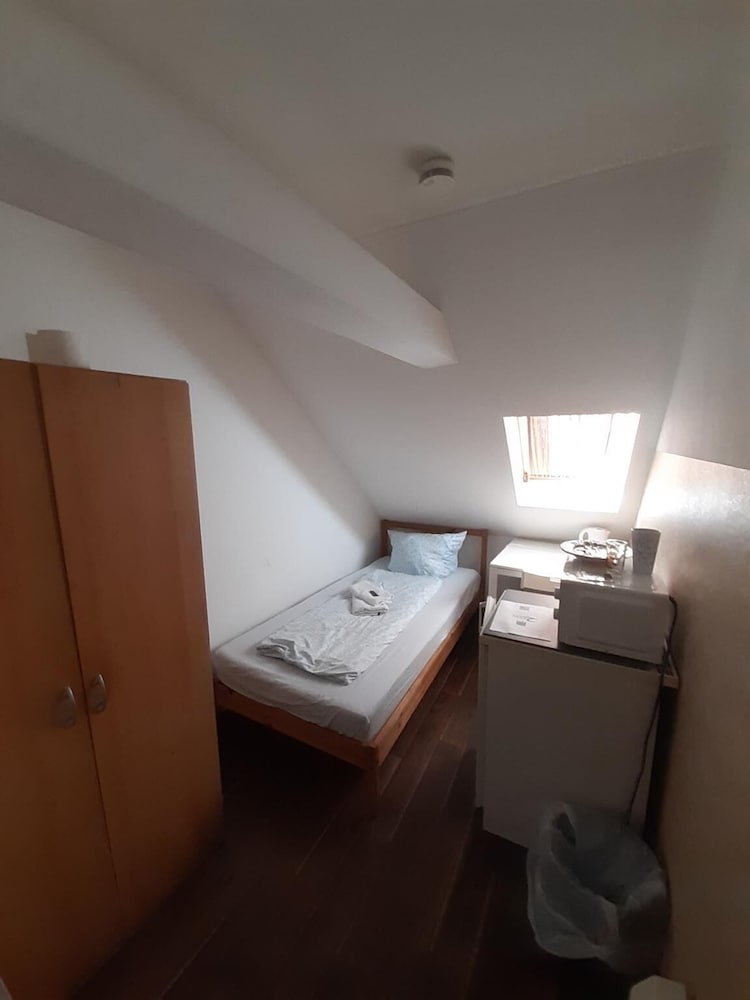 2-Rent Group Hostel Rooms&Apartments EVE168