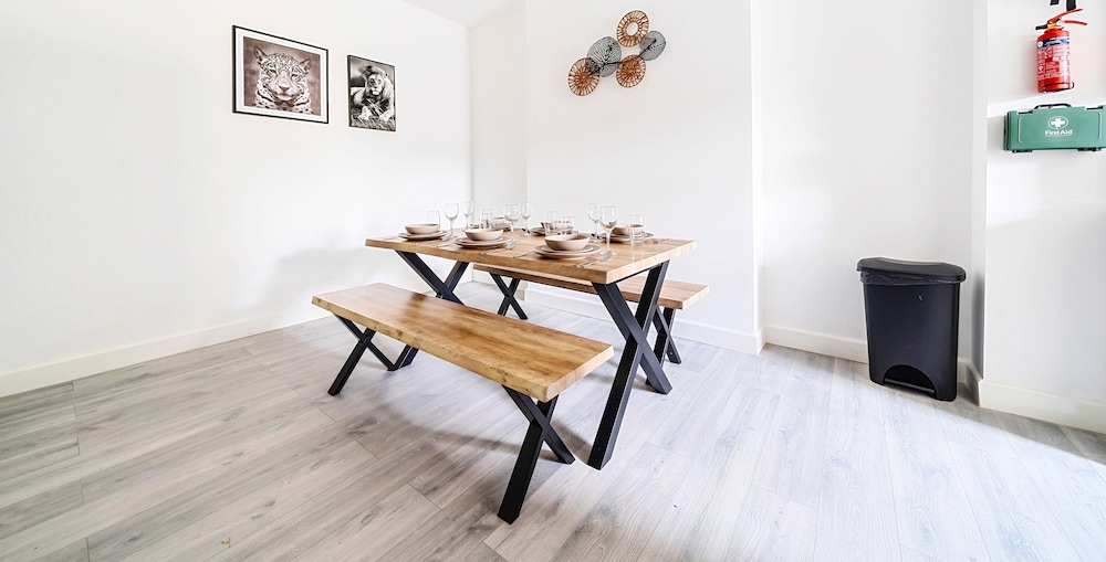 Modern Town Center Apartments Aldershot