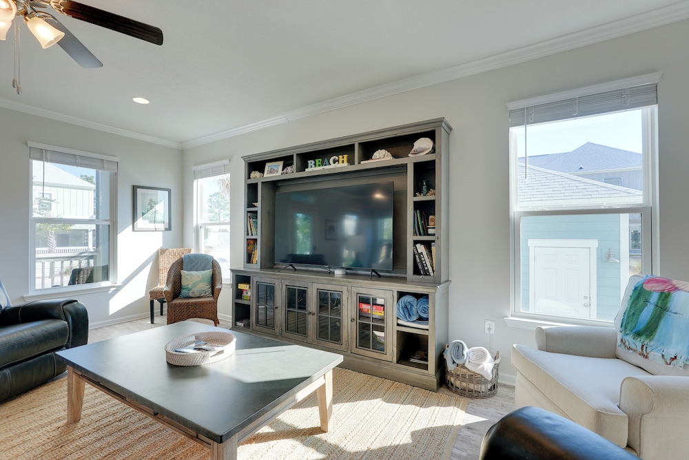 Steps to Shore: Windmark Beach Retreat w/ Balcony!