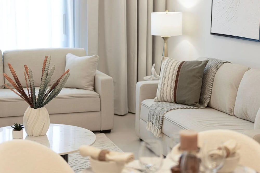 Burj Crown Lux Apartment by Dubai Mall