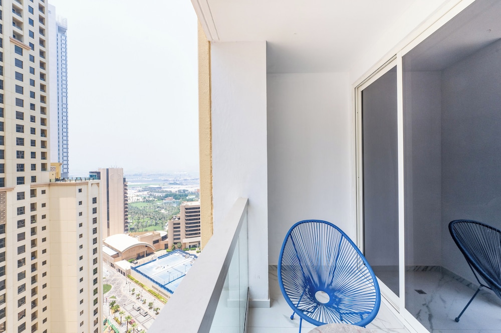 Seaside Elegance - Luxury 3-BR in JBR