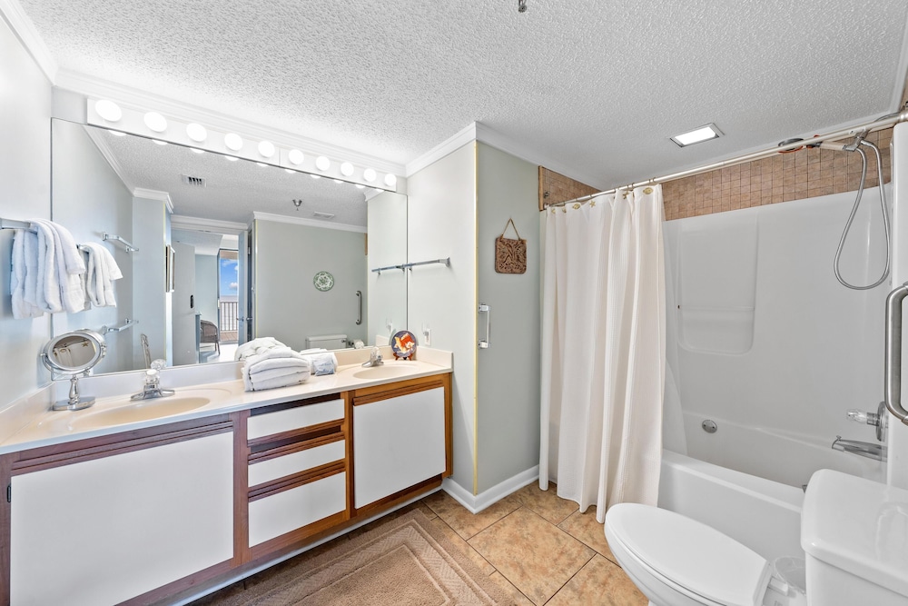Romar Place 705