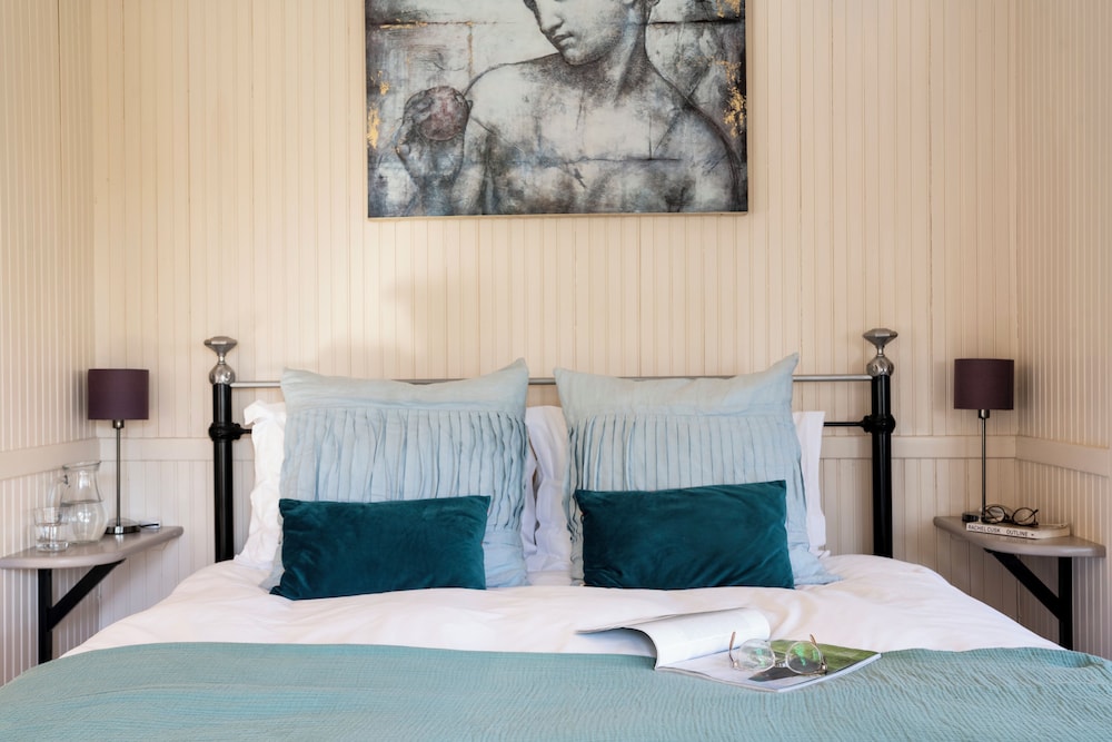 Old Mill Lodge I By Huluki Sussex Stays