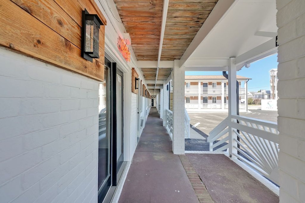 Dry Dock Inn