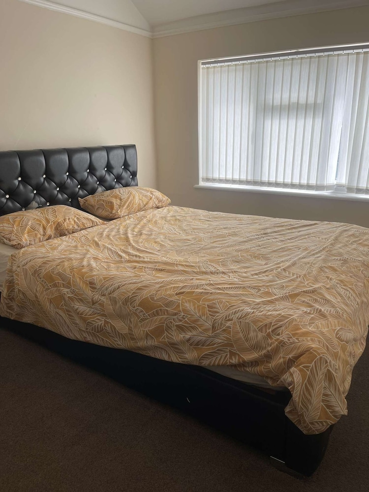 Cleeve Road House