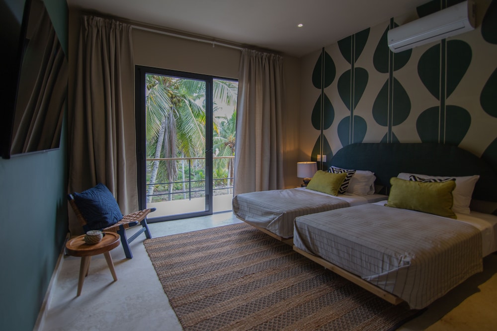 Coconuts Beach House view 5