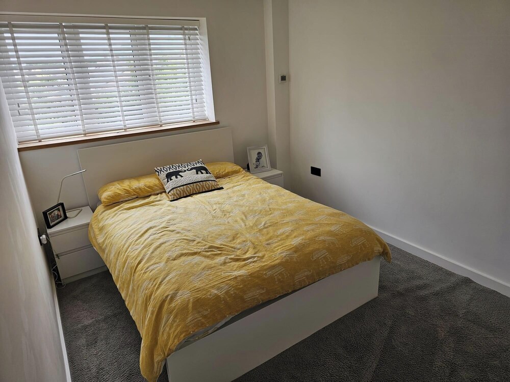 Modern, Large Open Plan 4 bed Property in Abergele