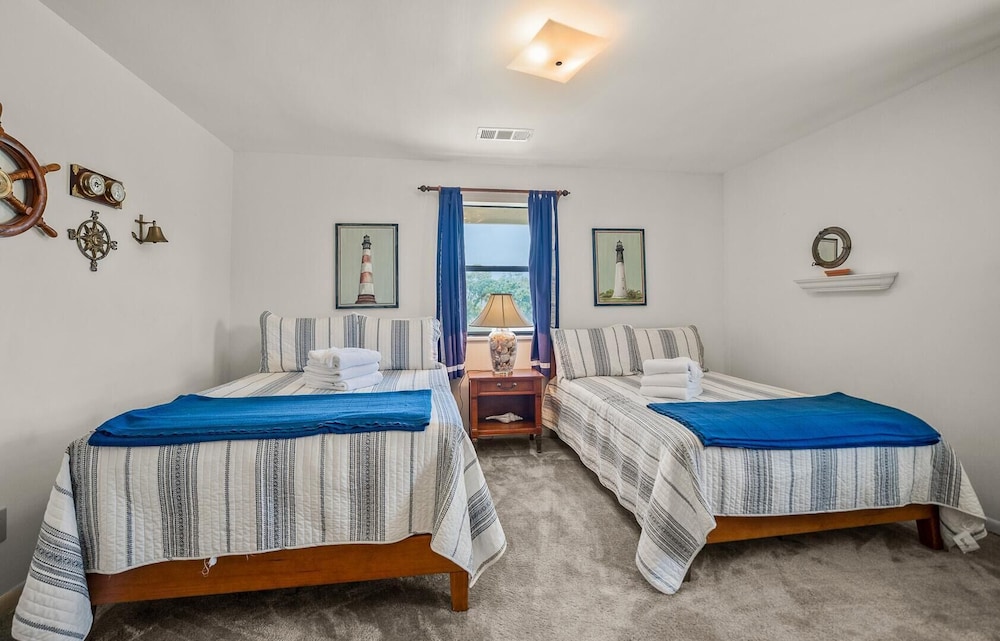 Coastal Charm With Canal Views - 419 Tarpon Blvd, Fripp Island