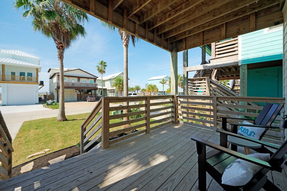 Coastal Escape w/ Pond Views + Pool Access Grahams Getaway by Avantstay